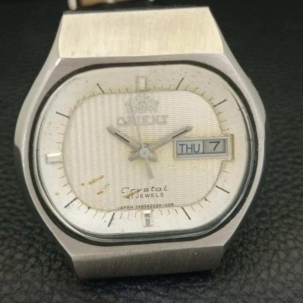 Vintage 1977 Oval Orient Automatic Mens Silver Watch W/daydate & White accents